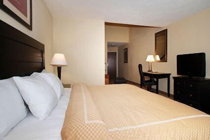 Room 10 of 40