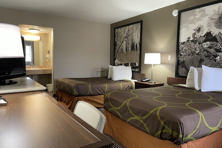Room 33 of 62