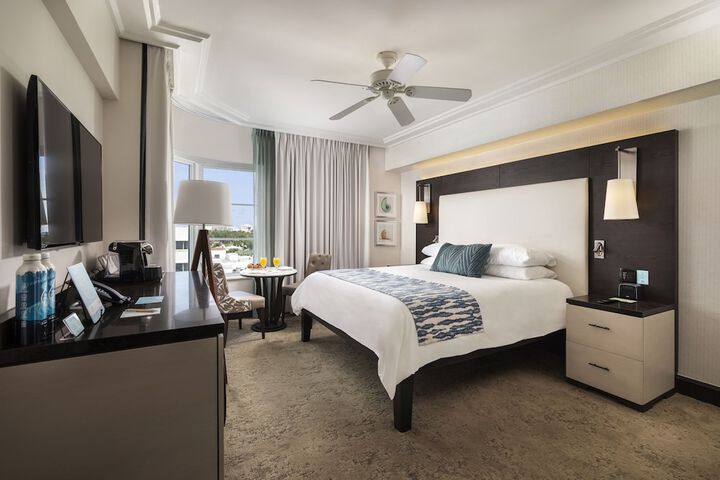 Room 28 of 108