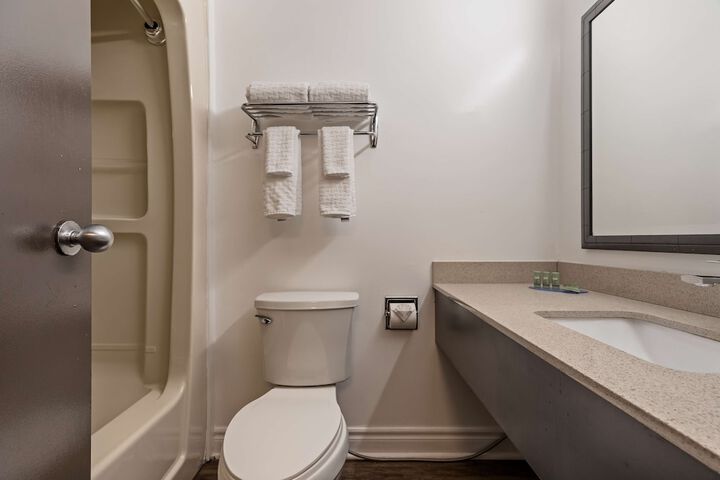 Room 12 of 28