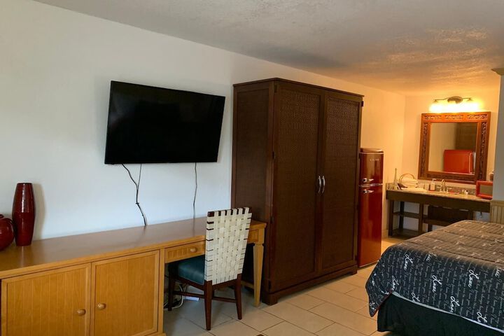 Room 17 of 48
