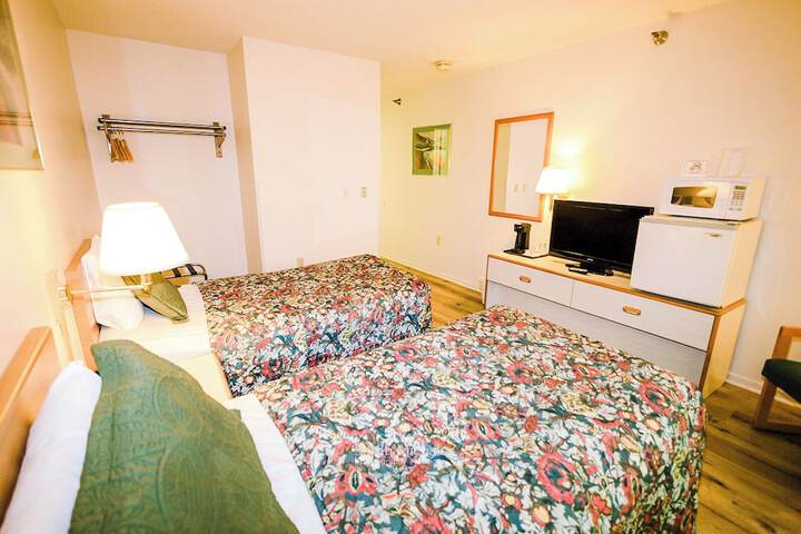 Mountain Host Motor Inn
