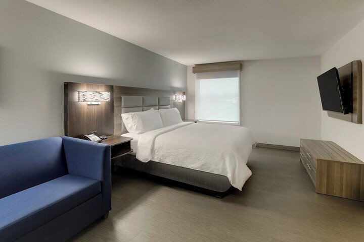 Room 37 of 60