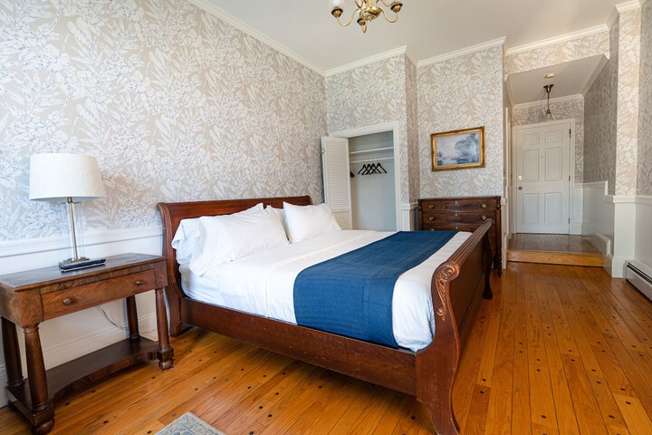 Room 25 of 114