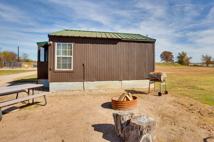 On-site Boat Ramp: Pet-friendly Kerens Studio!
