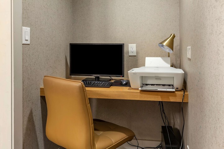 Business Center 36 of 36