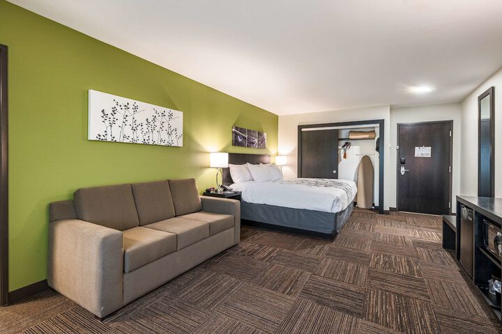 Room 11 of 41