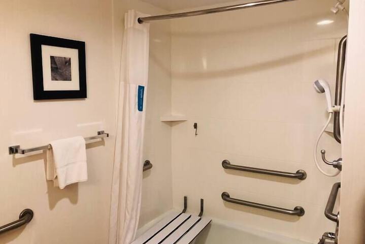 Room 18 of 25