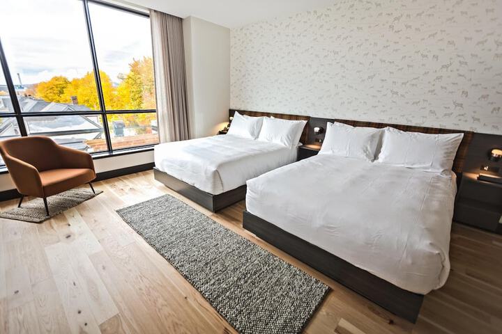 Hew & Draw Hotel