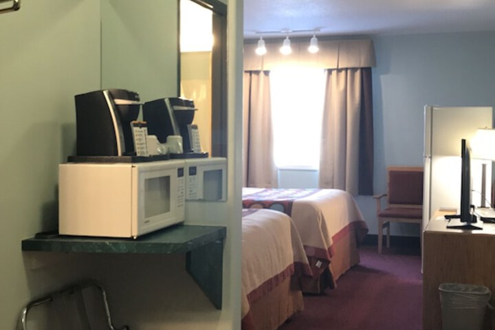Super 8 by Wyndham Kindersley
