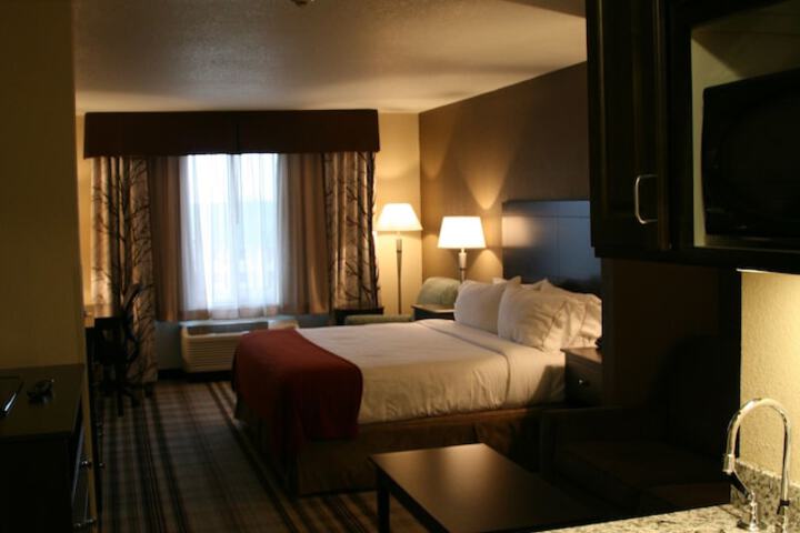 Holiday Inn Express & Suites Nevada by IHG