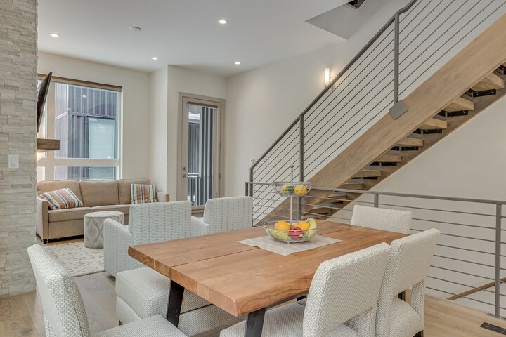 Silverthorne Townhome w / Hot Tub: Walk to Town!