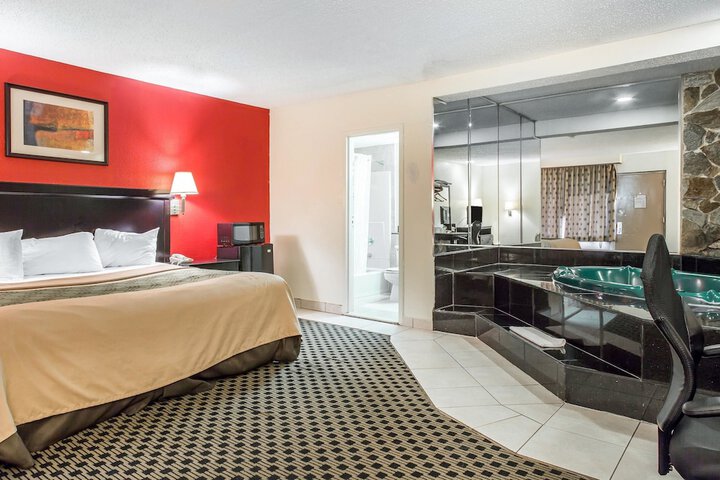 Room 19 of 38