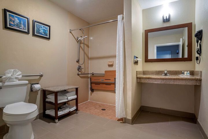 Room 8 of 28