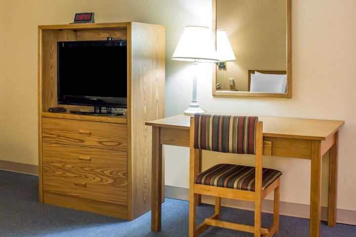 Room 11 of 25
