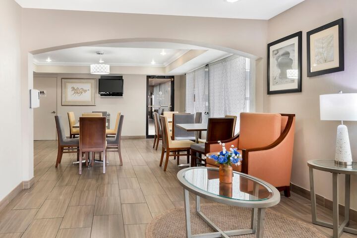 Quality Inn & Suites Decatur - Priceville I-65
