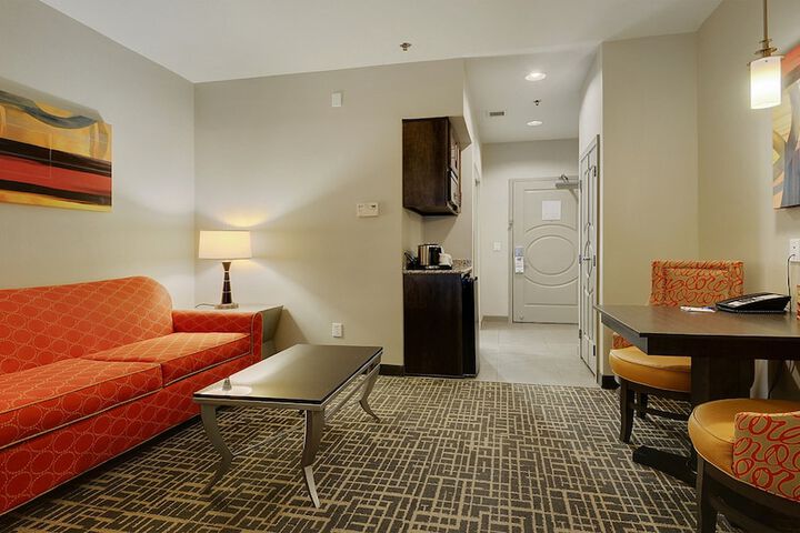 Holiday Inn Express & Suites Gonzales by IHG