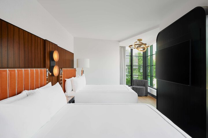 Room 25 of 53