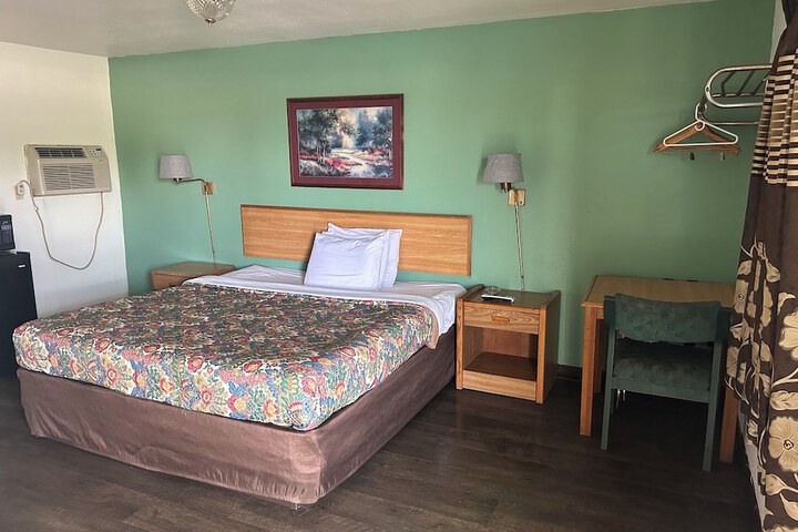Room 14 of 14