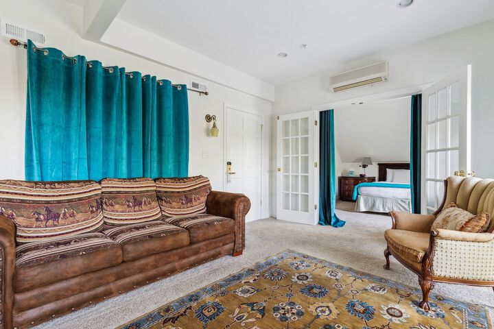 The Columbia Inn at Peralynna Manor