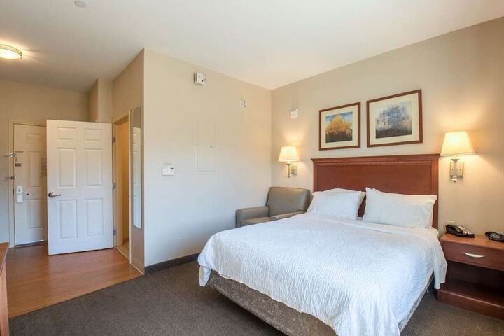 Room 27 of 36