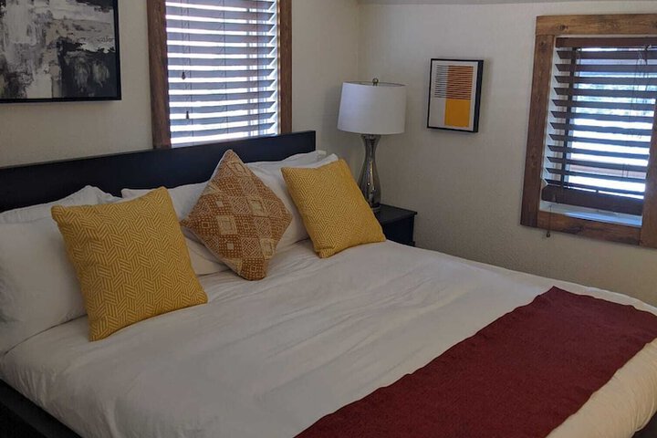 The Green Mountain Falls Lodge