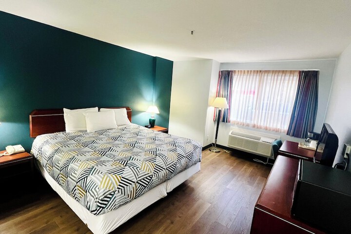 Room 8 of 30