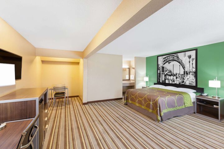 Room 8 of 36
