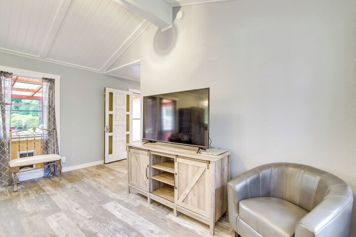 Cozy North Bend Getaway Near Dunes + Ocean!