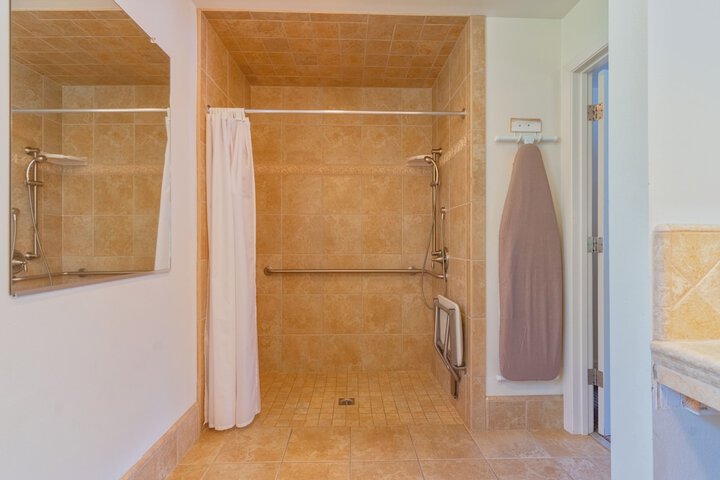 Room 33 of 47