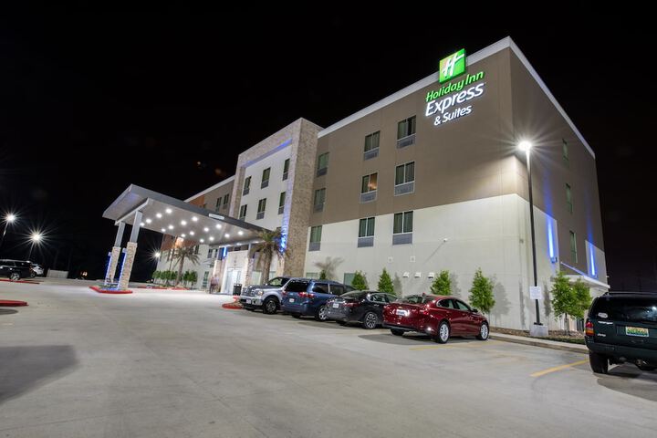 Hotel 2 of 115