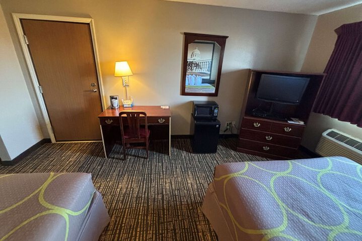 Super 8 by Wyndham Jerseyville