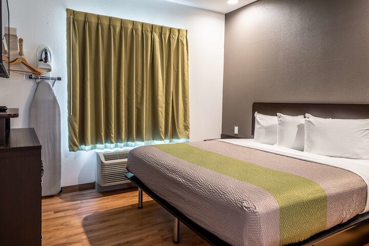 Room 29 of 35