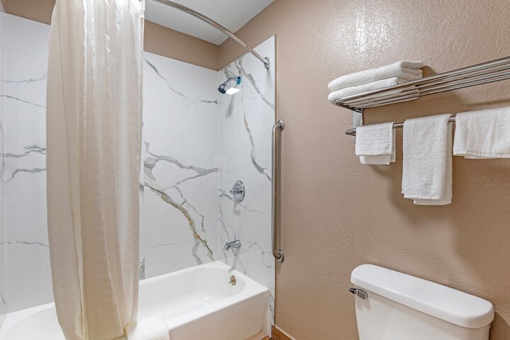 Quality Inn & Suites New Boston - Texarkana West
