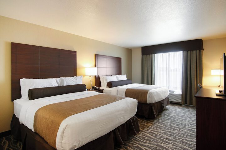 Cobblestone Inn & Suites at UW Stout Downtown Menomonie