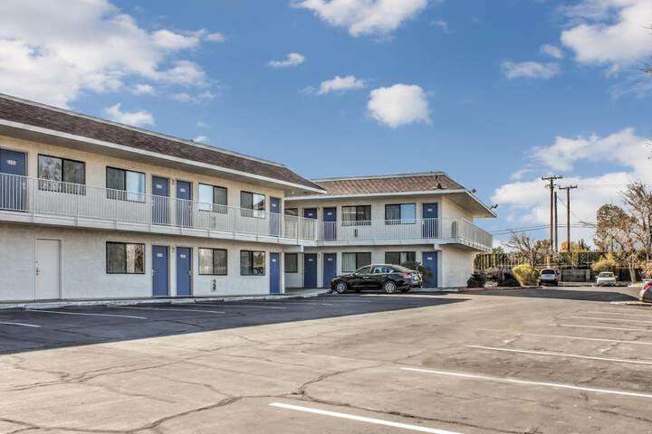 Motel 6 Mojave CA