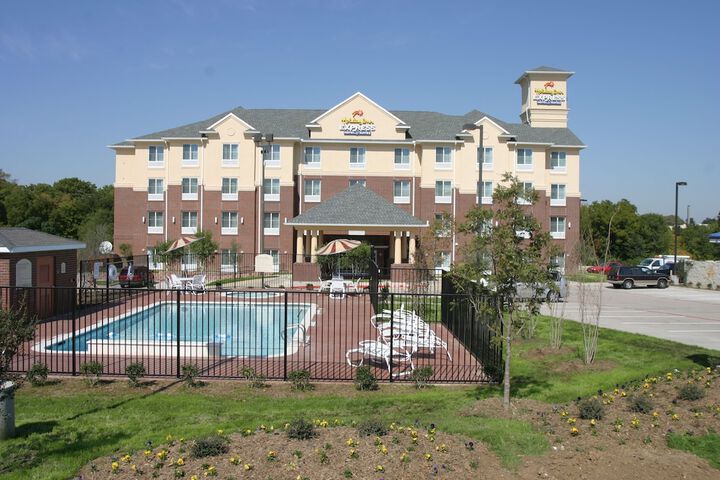 Pool 10 of 51