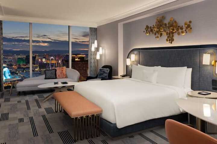 Room 44 of 182
