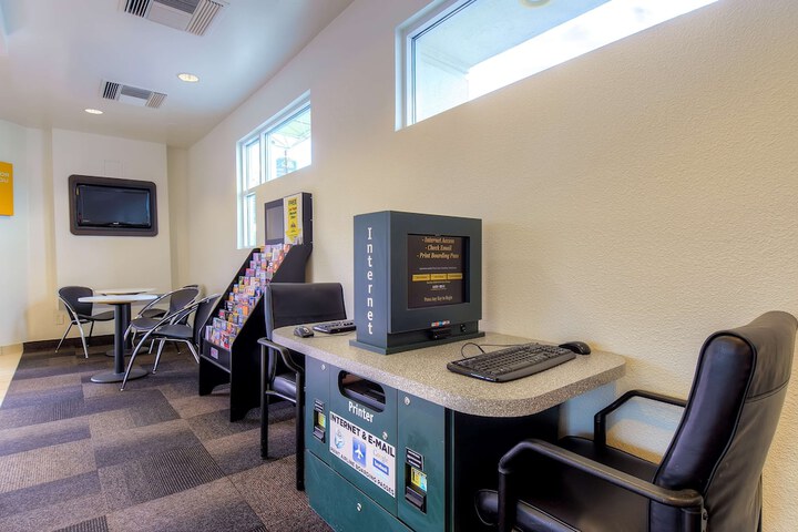 Business Center 38 of 39