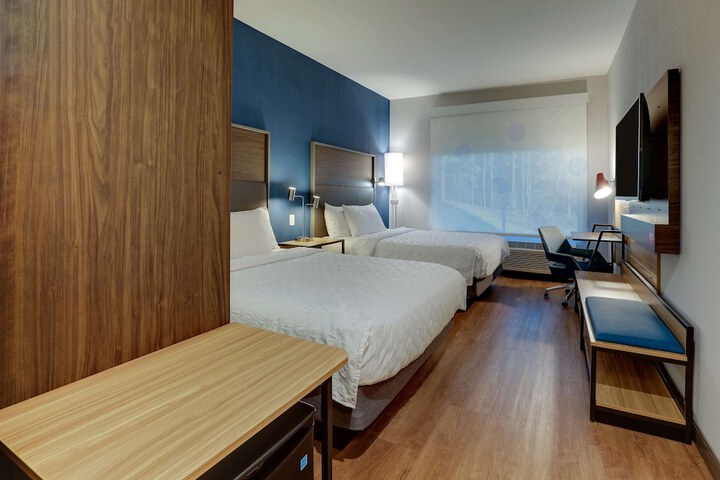 Room 33 of 66