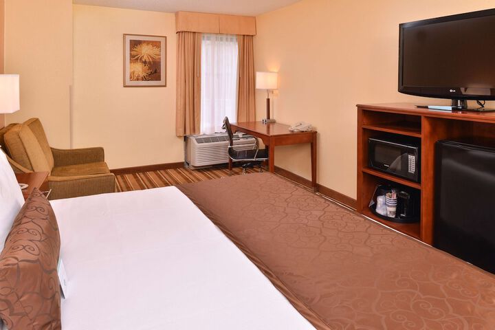 Room 4 of 32