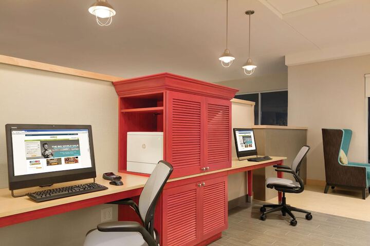Business Center 36 of 36