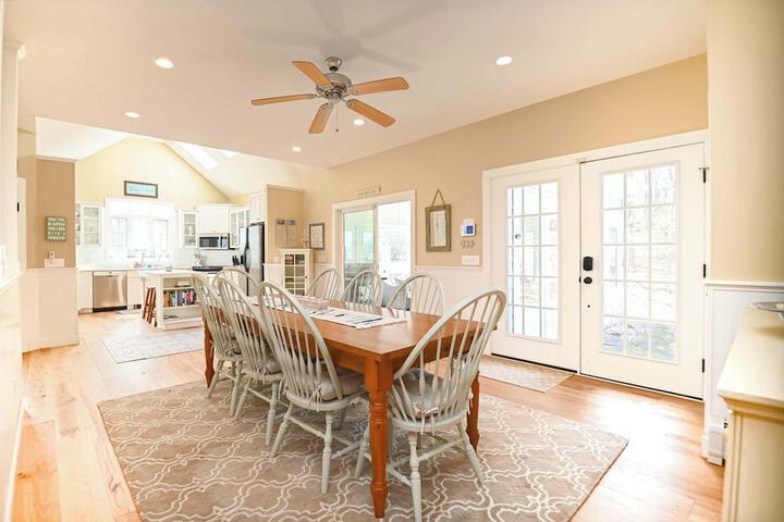 Stunning 5 Bdr Walk to York Harbor Beach!