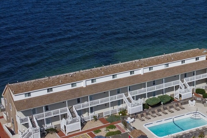 Hotel 4 of 105