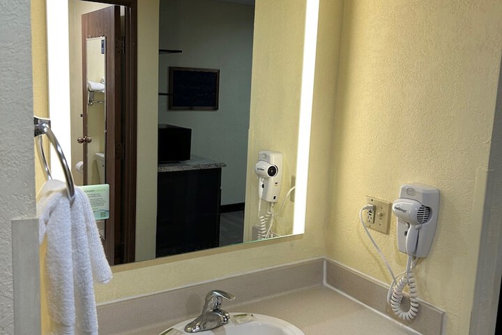 Room 10 of 24