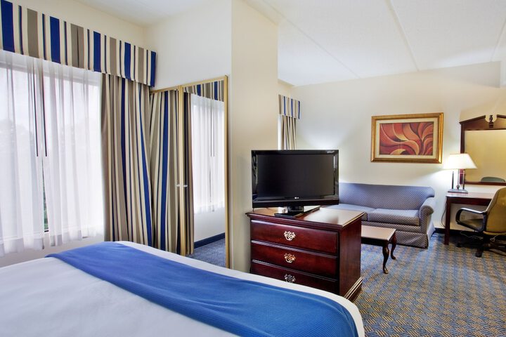 Holiday Inn Express Hotel & Suites by IHG