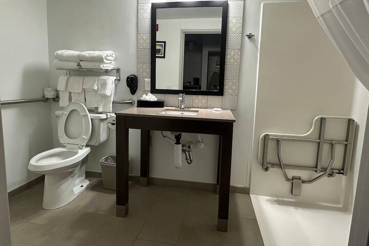 Comfort Inn & Suites Cartersville - Emerson Lake Point
