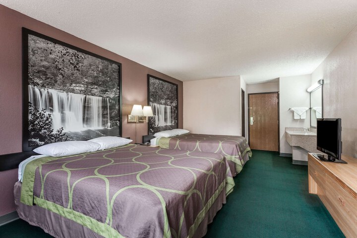Room 9 of 13