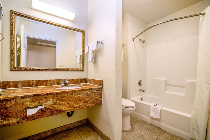 Room 6 of 25