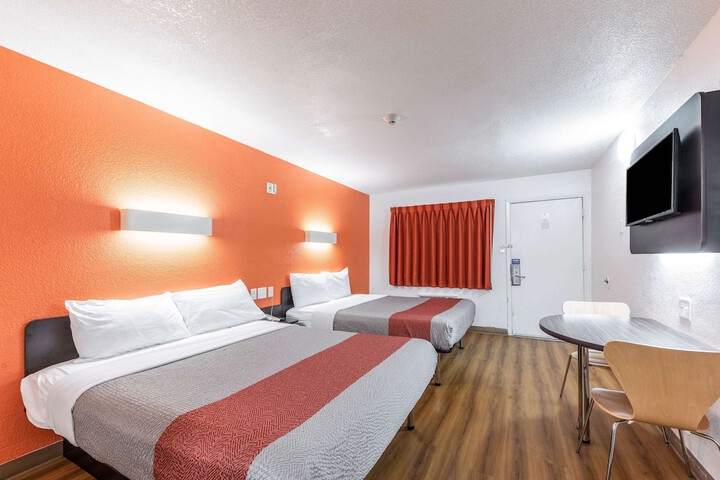 Room 33 of 38